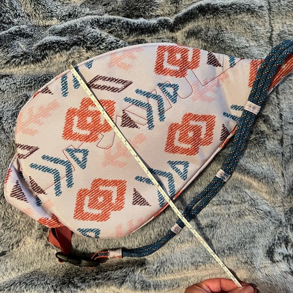 NWOT Kavu Sling Bag - Picture 3 of 4